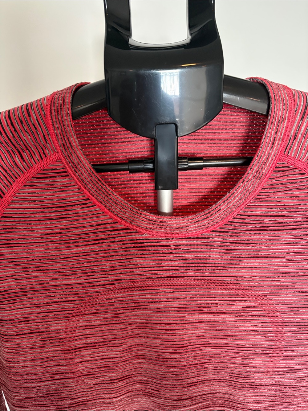 Lululemon Swiftly Tech Long Sleeve Crew ~ 8 ~ Red Alert / Dark Sport Red / Black - Picture 3 of 14